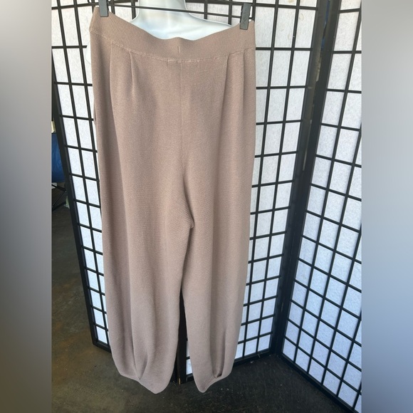 FREE PEOPLE Freya Sweater Set in Cashmere Combo
Color: Cashmere combo (SOLD OUT - Picture 7 of 11